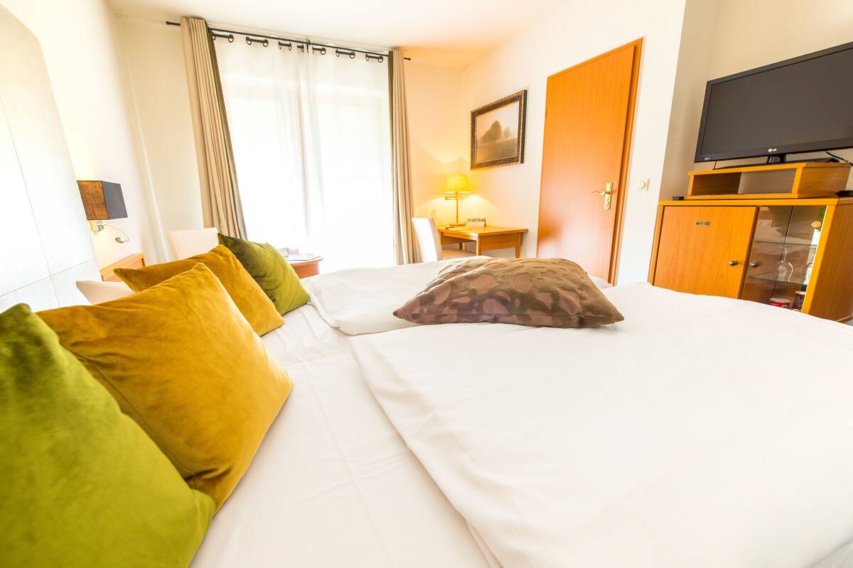 In-room safe, desk, WiFi (free)