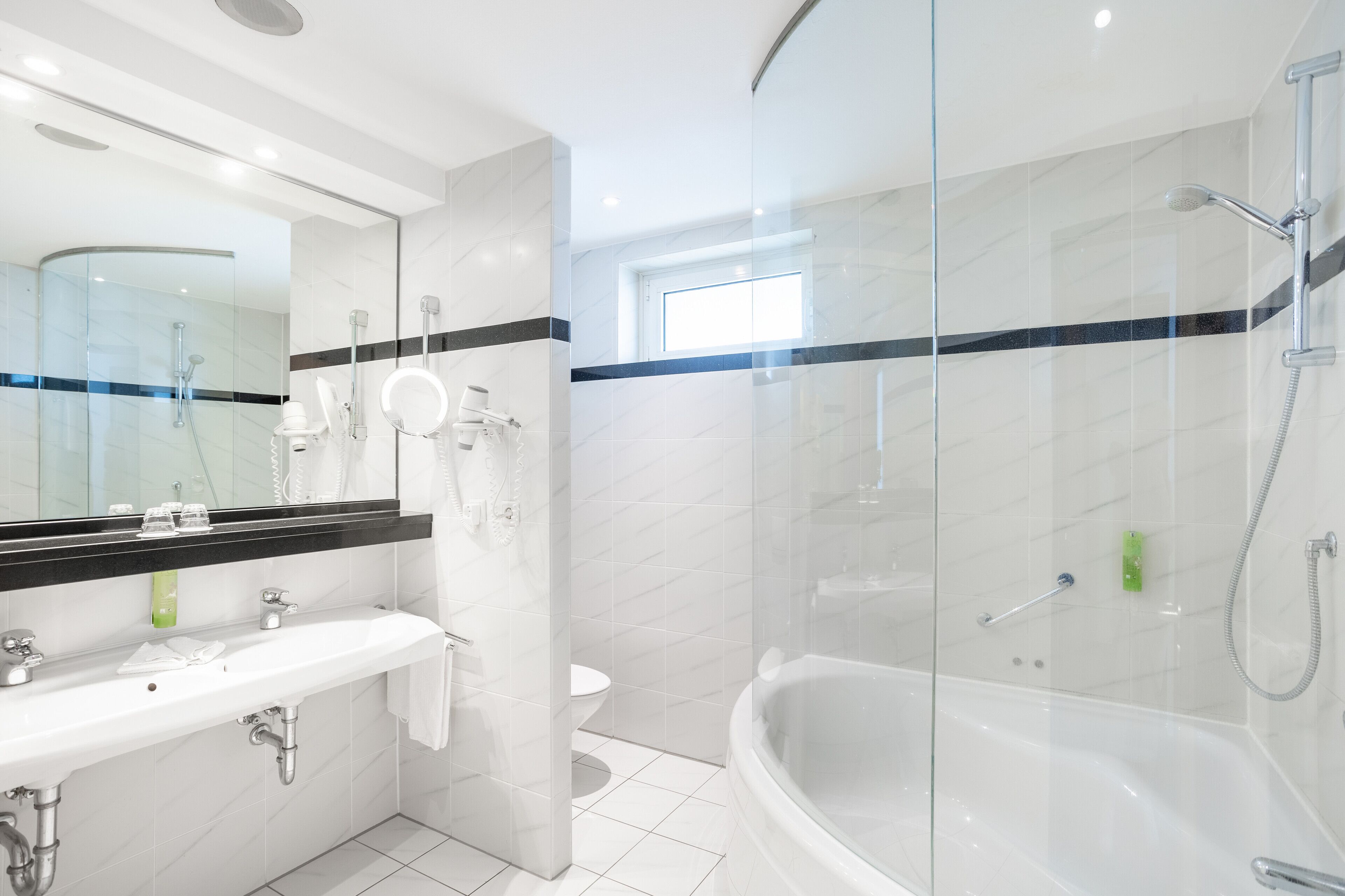 Photo - HI Hotel International Hamburg