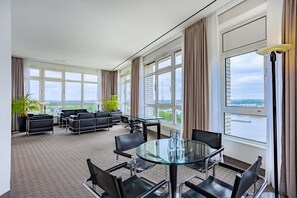 Televisión de pantalla plana, oficina