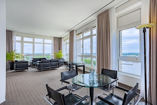Executive Studio Suite | Living area