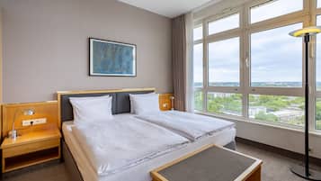 Studio Suite Executive | Bộ đồ giường kháng dị ứng, chăn bông, két bảo mật tại phòng, bàn