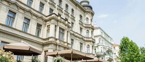 Breakfast, lunch, dinner served; international cuisine