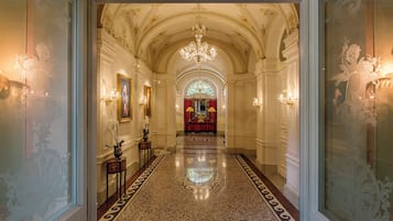 المنشأة من الداخل