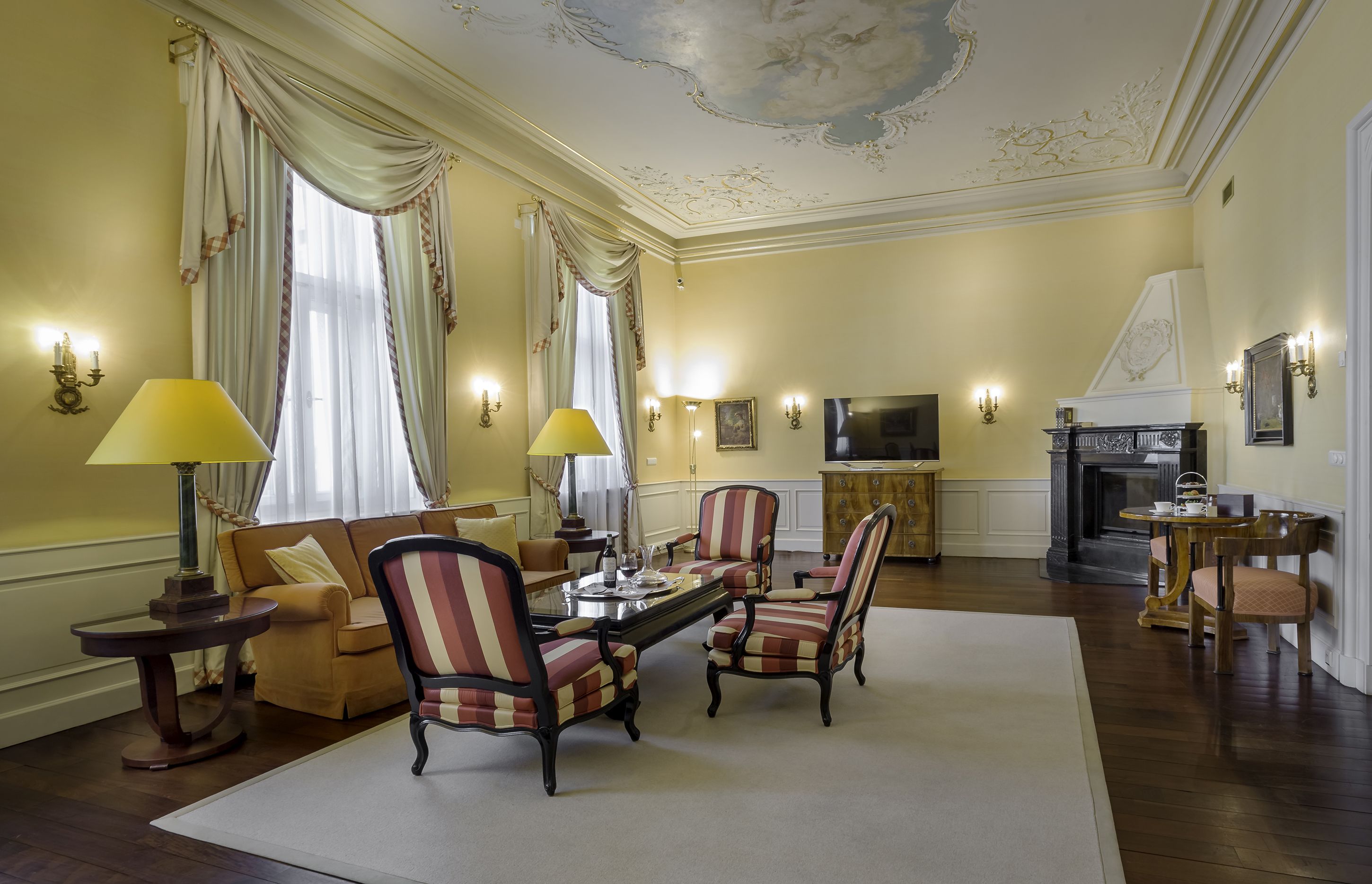 in-room safe, desk, soundproofing, free wifi