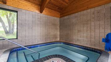 Indendørs pool