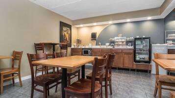 Tägliches inbegriffenes kontinentales Frühstück