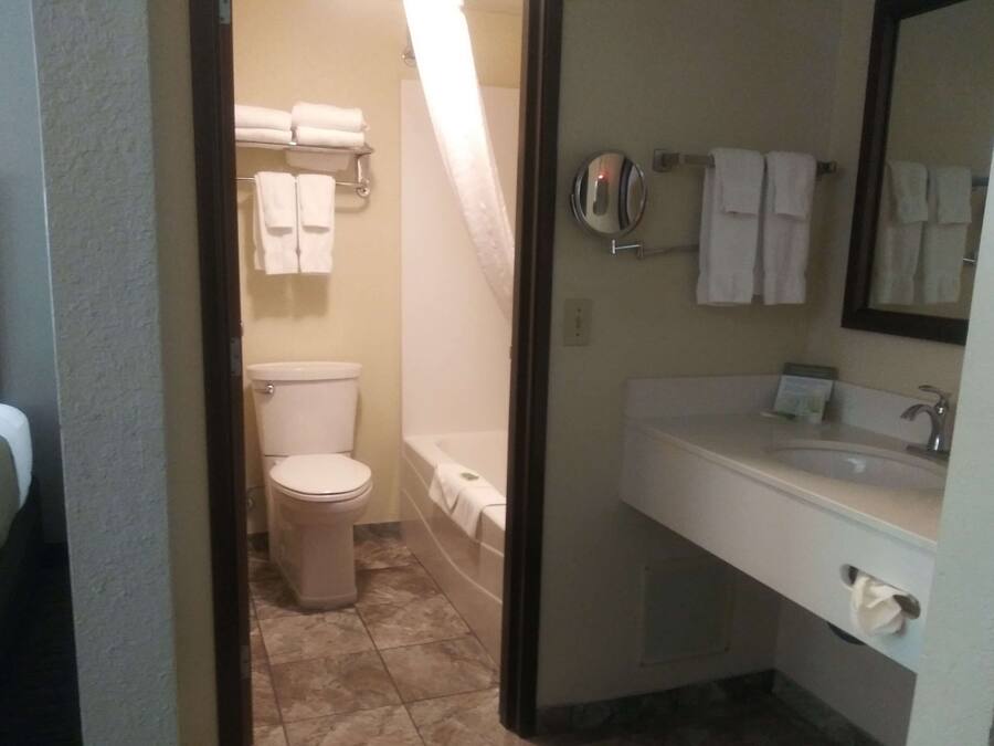A bathroom with a toilet, bathtub, and sink.