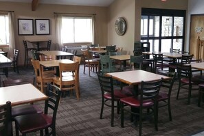 Free daily full breakfast - AmericInn by Wyndham Red Wing (Red Wing)