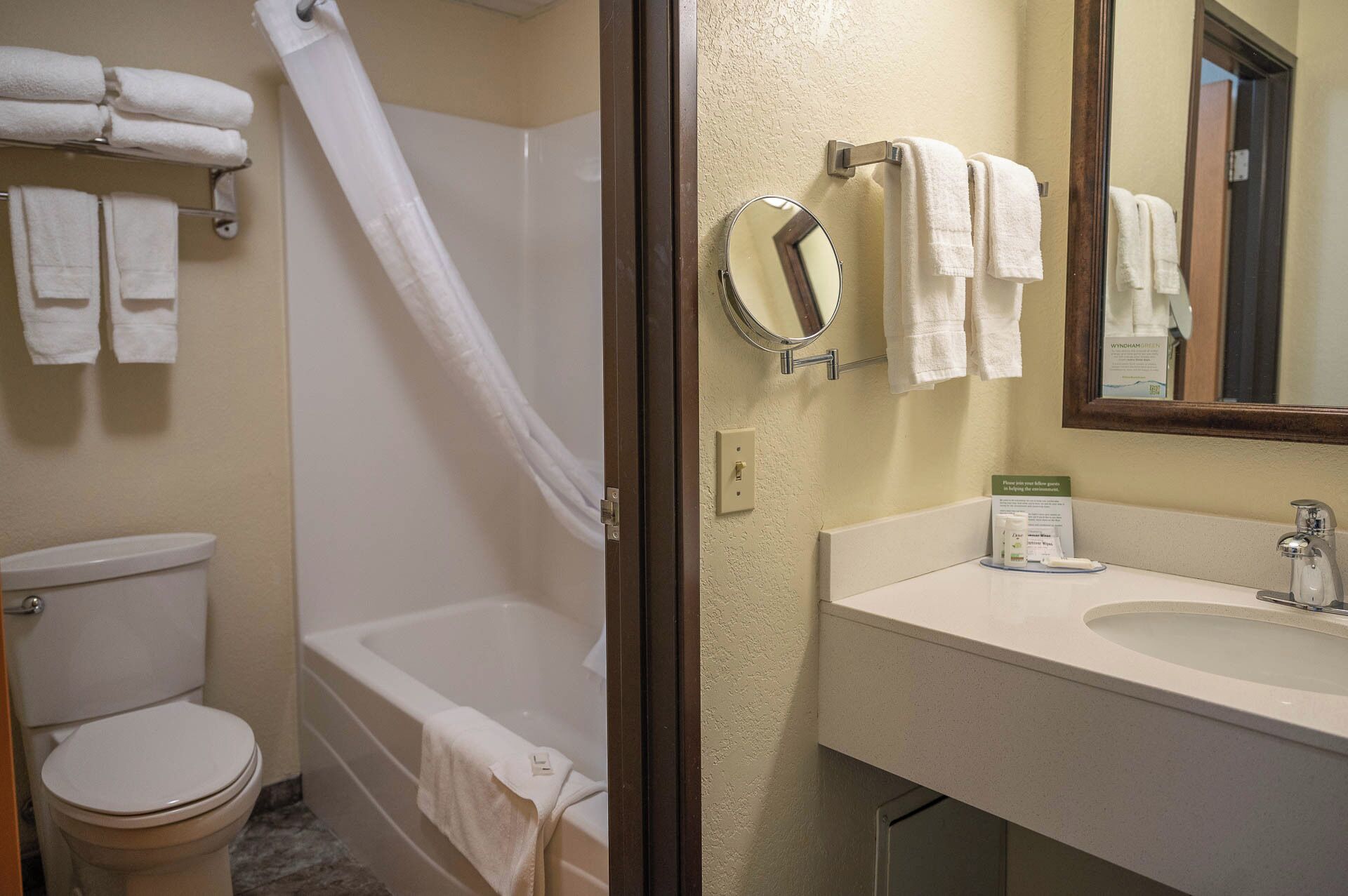 room, 2 queen beds, non smoking | bathroom | combined shower/bathtub, free toiletries, hair dryer, towels