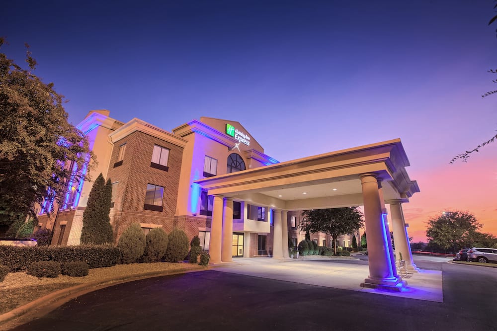Holiday Inn Express & Suites Raleigh North - Wake Forest by IHG