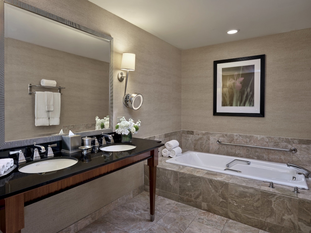 Loews New Orleans Hotel by null