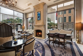 Hotel entrance and lobby at Loews New Orleans Hotel