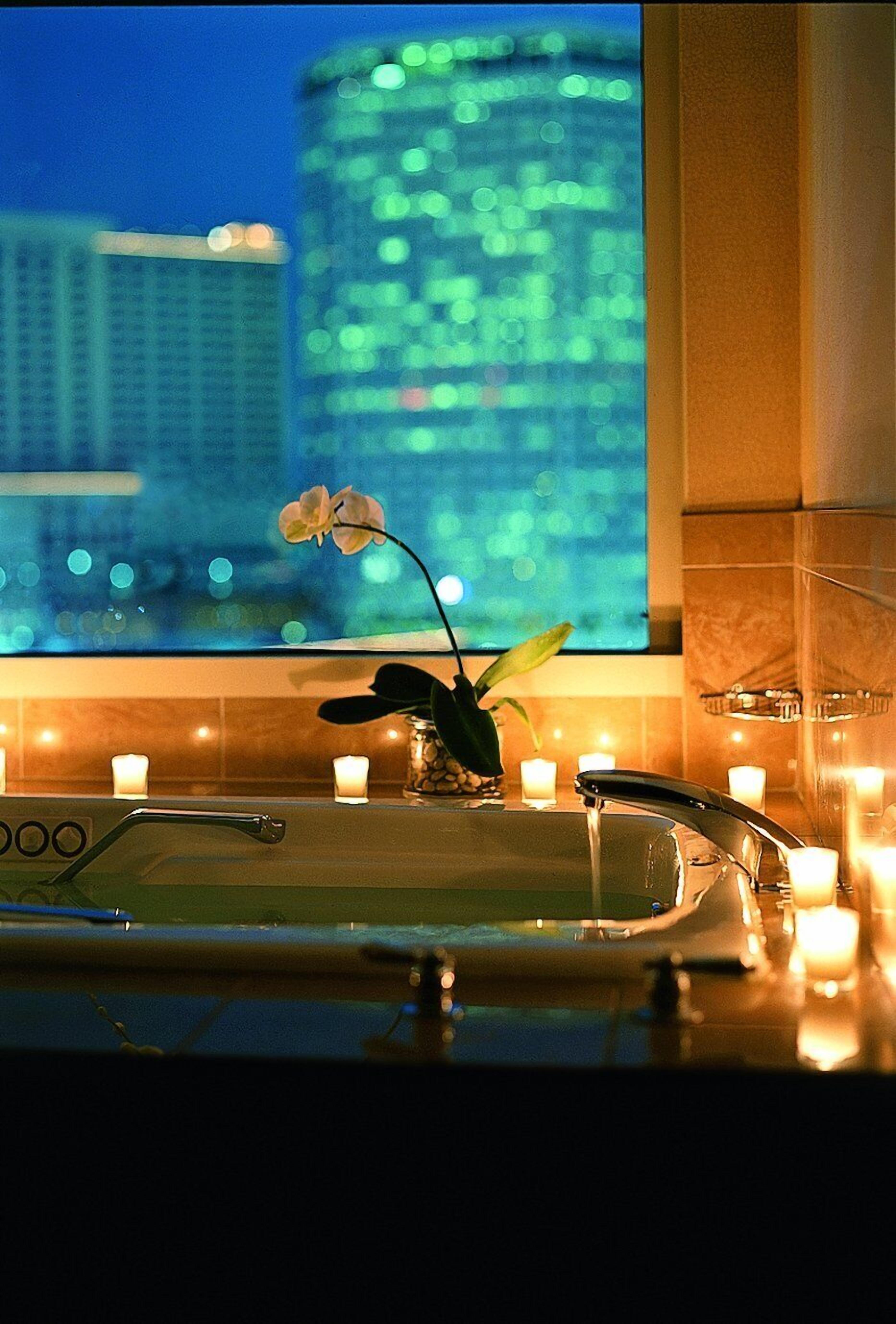 Photo - Loews New Orleans Hotel