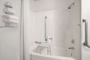Escritorio, cunas gratuitas, wifi gratis y ropa de cama 