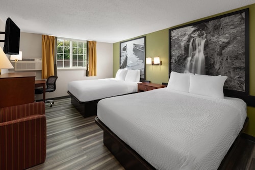 Super 8 by Wyndham Winona MN