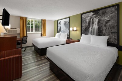 Super 8 by Wyndham Winona MN