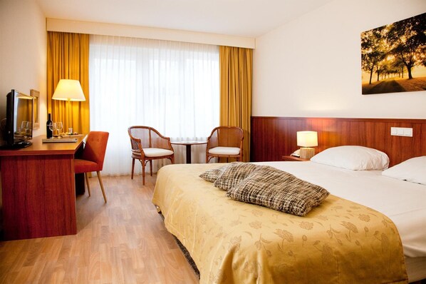 Minibar, in-room safe, desk, free WiFi