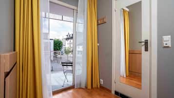 Business Room, Non Smoking | Balcony