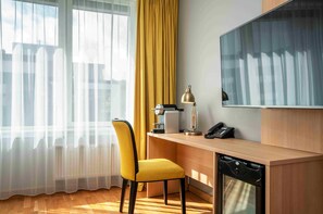 Quarto empresarial, para não fumantes | Camas com colchões pillow-top, frigobar, cofres nos quartos