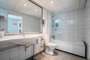 Shower, free toiletries, hair dryer, towels - Thon Hotel Lillestrøm (Lillestrom)