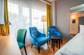 Standard-Doppelzimmer, Nichtraucher | Pillowtop-Betten, Minibar, Zimmersafe, Schreibtisch