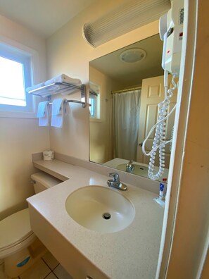 Standard Room, 1 Queen Bed, Non Smoking | Bathroom - Best Stay Inn - Manchester (Manchester)