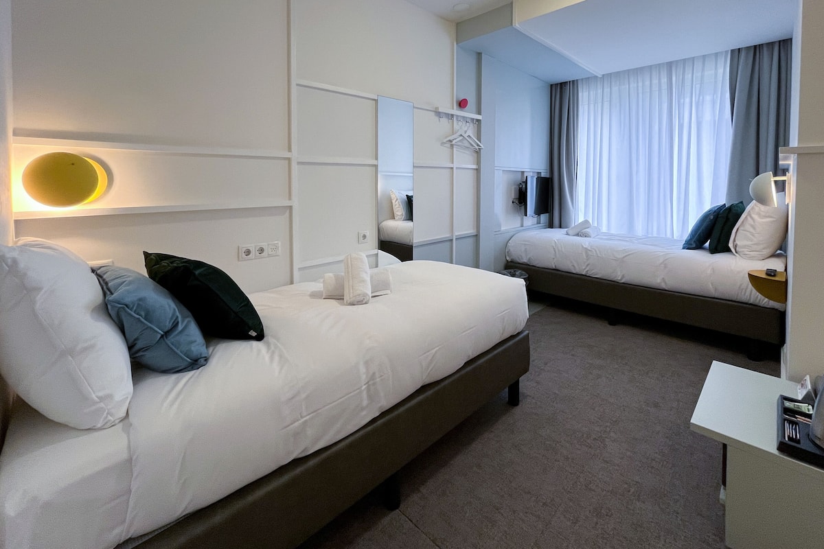 Premium bedding, in-room safe, individually decorated