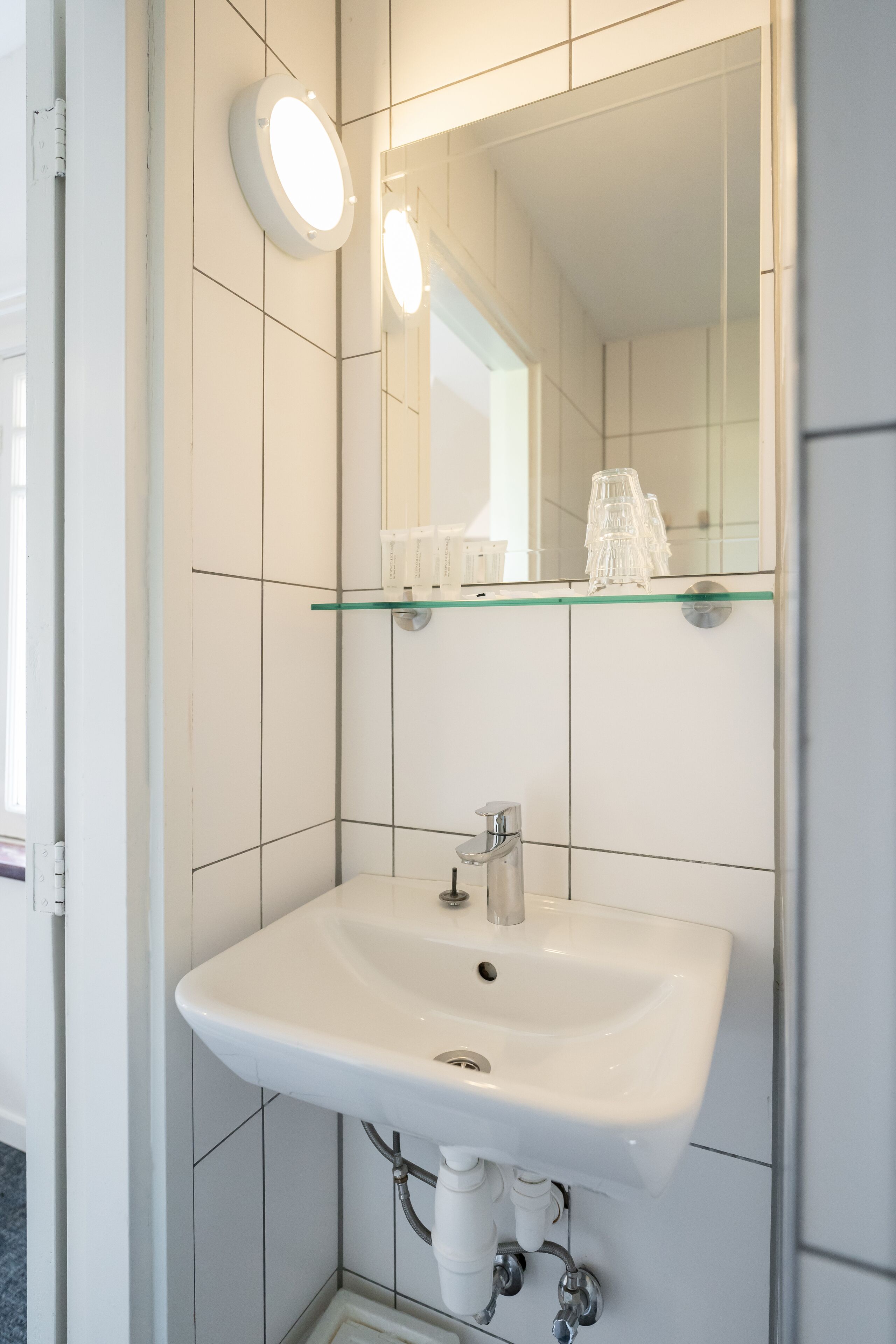 triple room | bathroom | hair dryer, towels, soap, shampoo