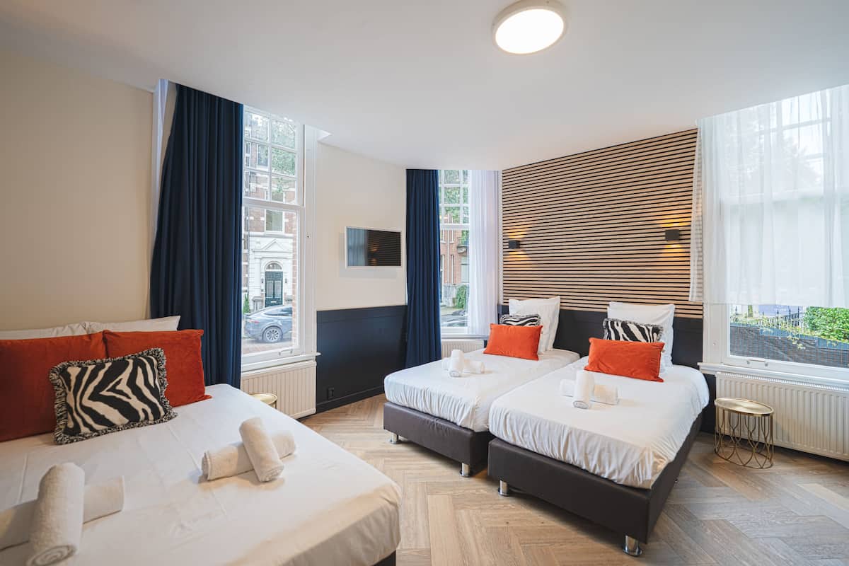 Premium bedding, in-room safe, individually decorated