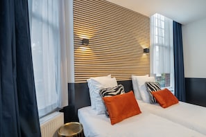 Dreibettzimmer | Hochwertige Bettwaren, Zimmersafe, individuell dekoriert