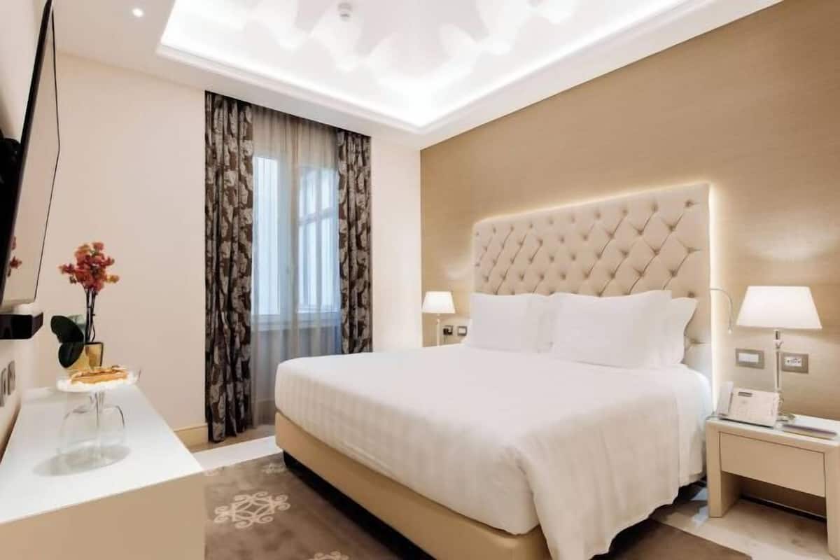 1 bedroom, hypo-allergenic bedding, pillow-top beds, minibar