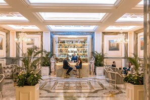 2 bars/lounges, cocktail bar, rooftop bar, lobby lounge