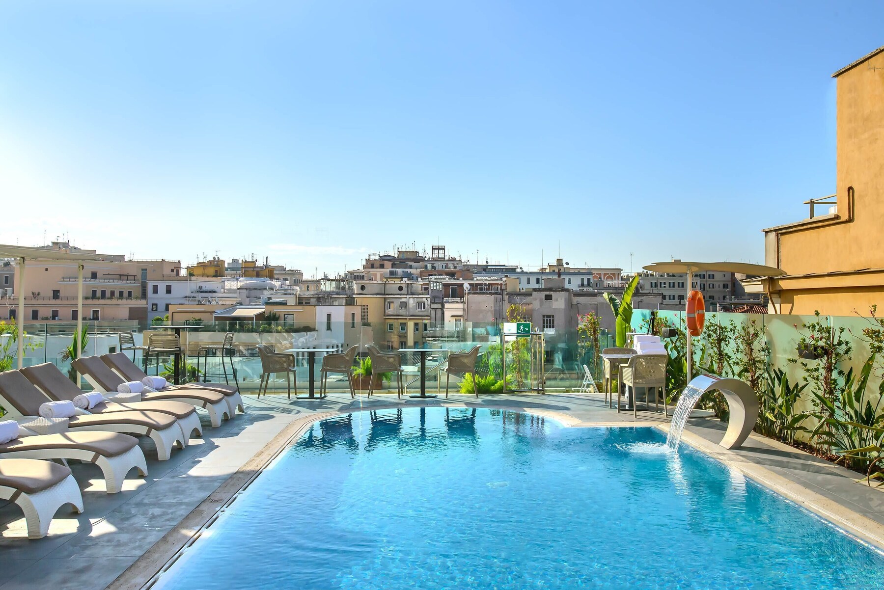 Indoor pool, seasonal outdoor pool, pool loungers