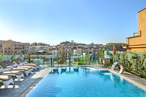 Indoor pool, seasonal outdoor pool, sun loungers