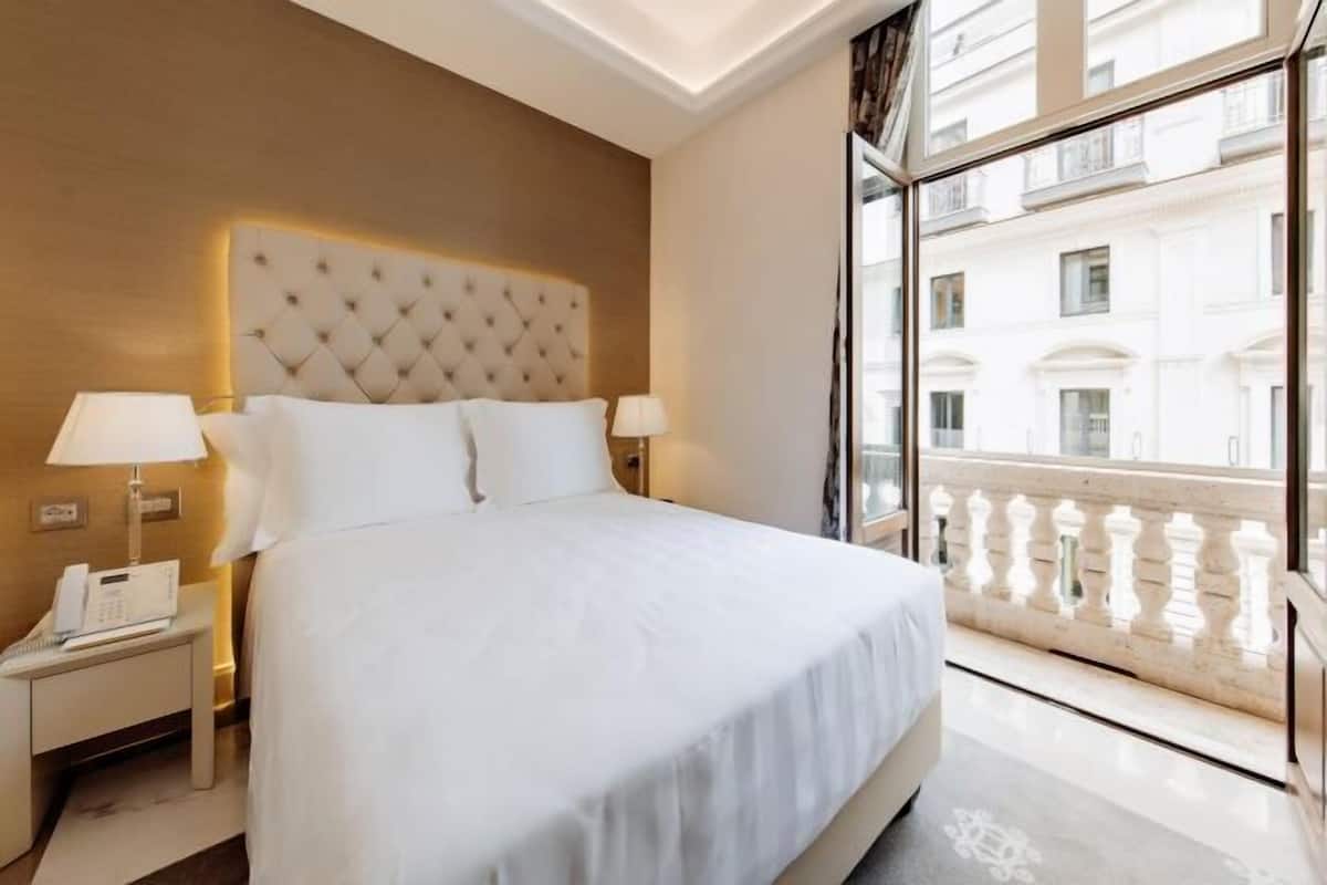 1 bedroom, hypo-allergenic bedding, pillow-top beds, minibar