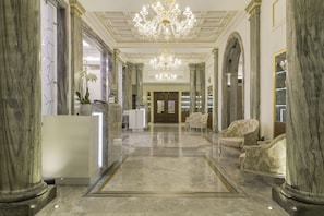 Lobby - Aleph Rome Hotel Curio Collection by Hilton (Rome)