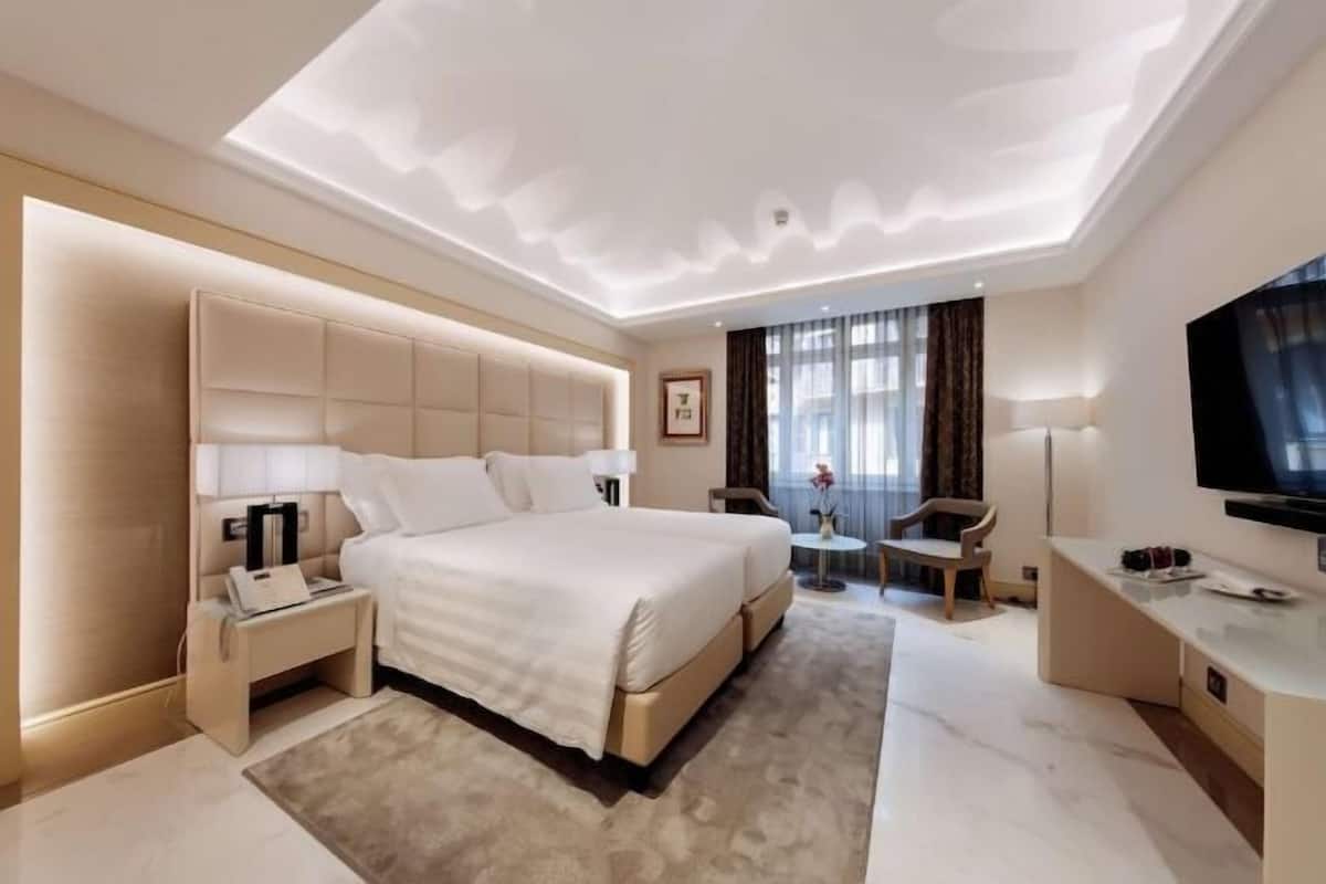 1 bedroom, hypo-allergenic bedding, pillow-top beds, minibar