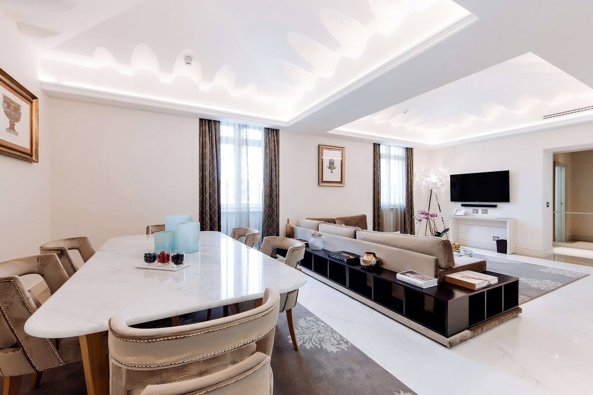 suite (basilio) | living area | 40-inch flat-screen tv with satellite channels, tv, pay films