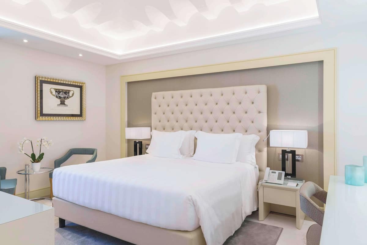 1 bedroom, hypo-allergenic bedding, pillow-top beds, minibar