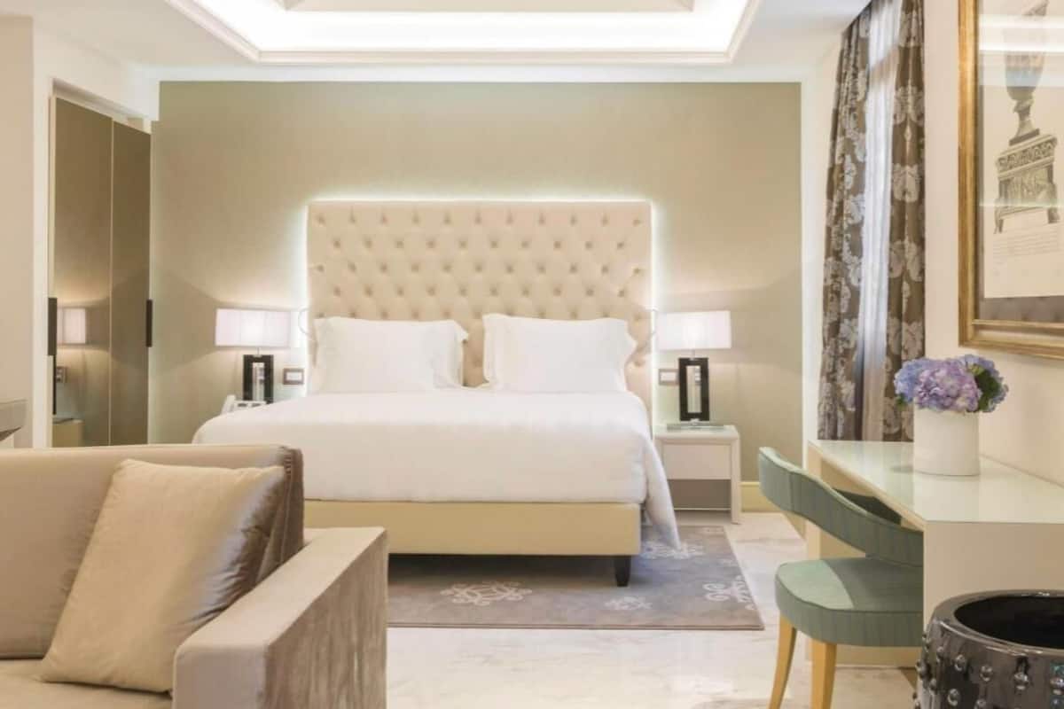 Literie hypoallergénique, surmatelas, minibar