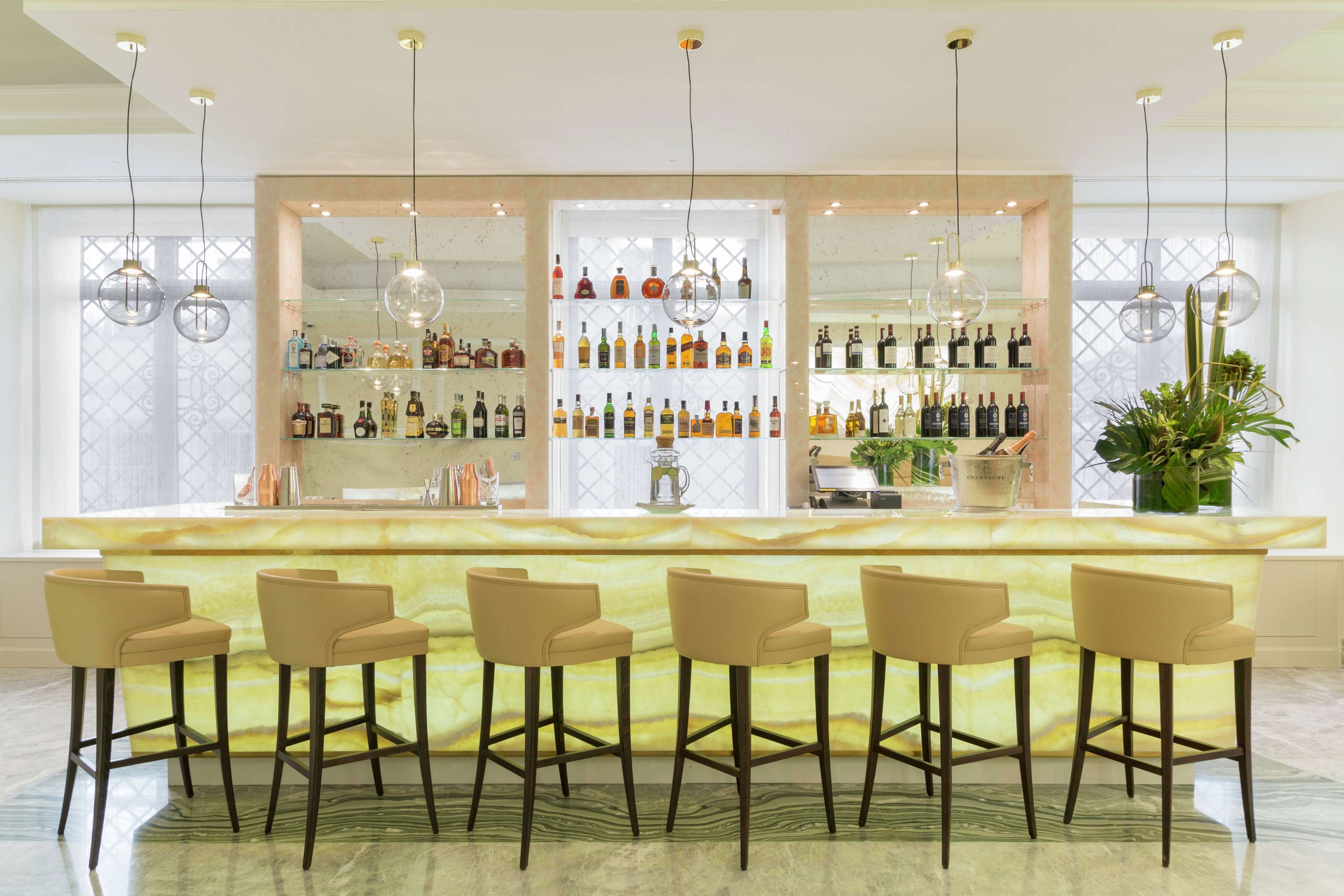 酒吧（店内）