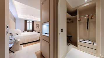 Suite (Basilio) | Ropa de cama hipoalergénica, camas con pillow-top y minibar