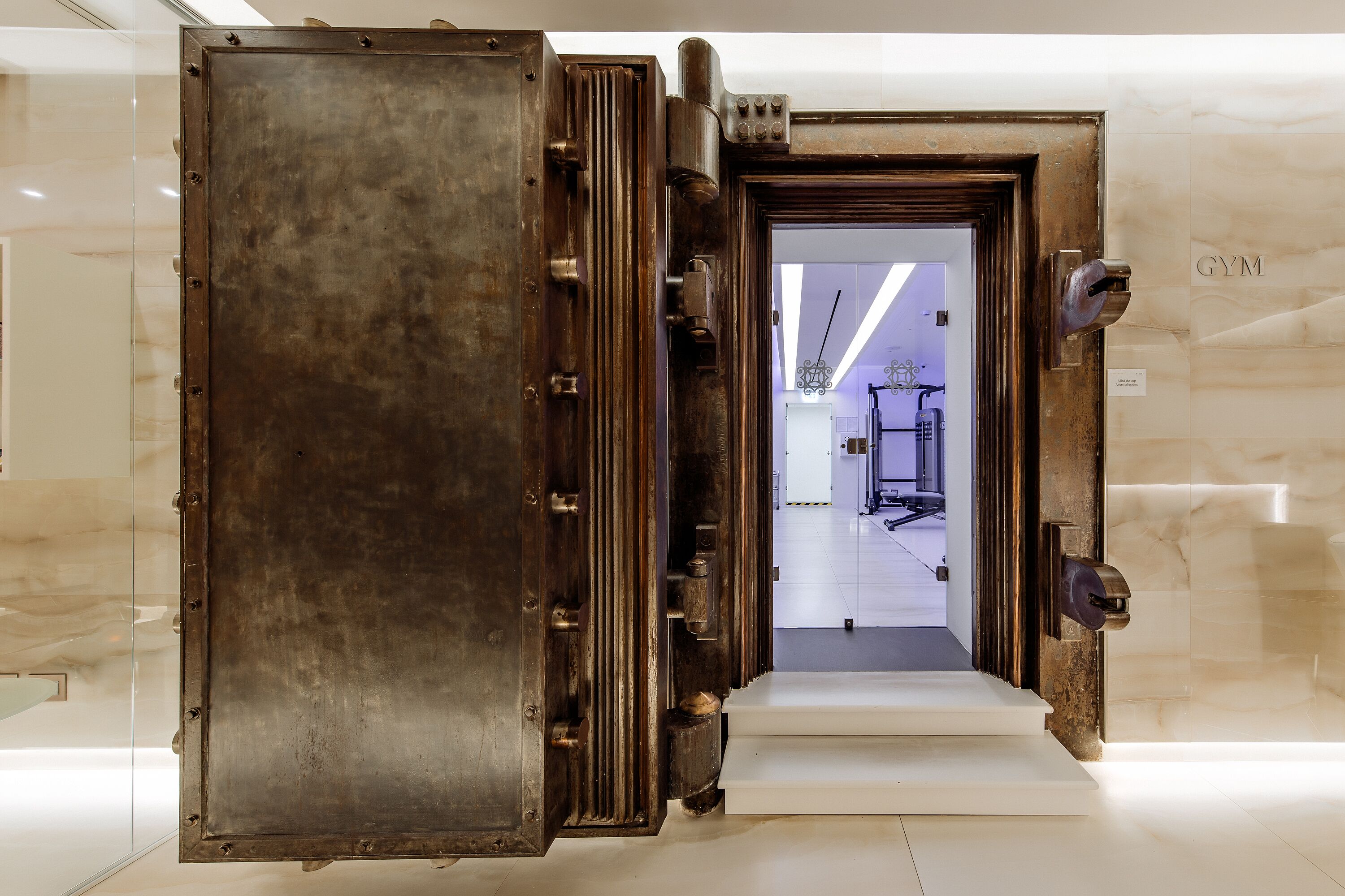 couples treatment room(s), sauna, hot tub, steam room