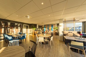 Free daily buffet breakfast