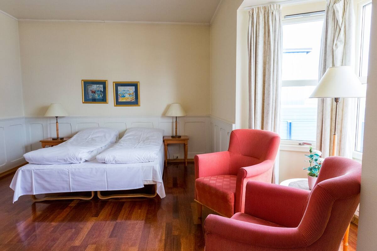 Free WiFi, bed sheets