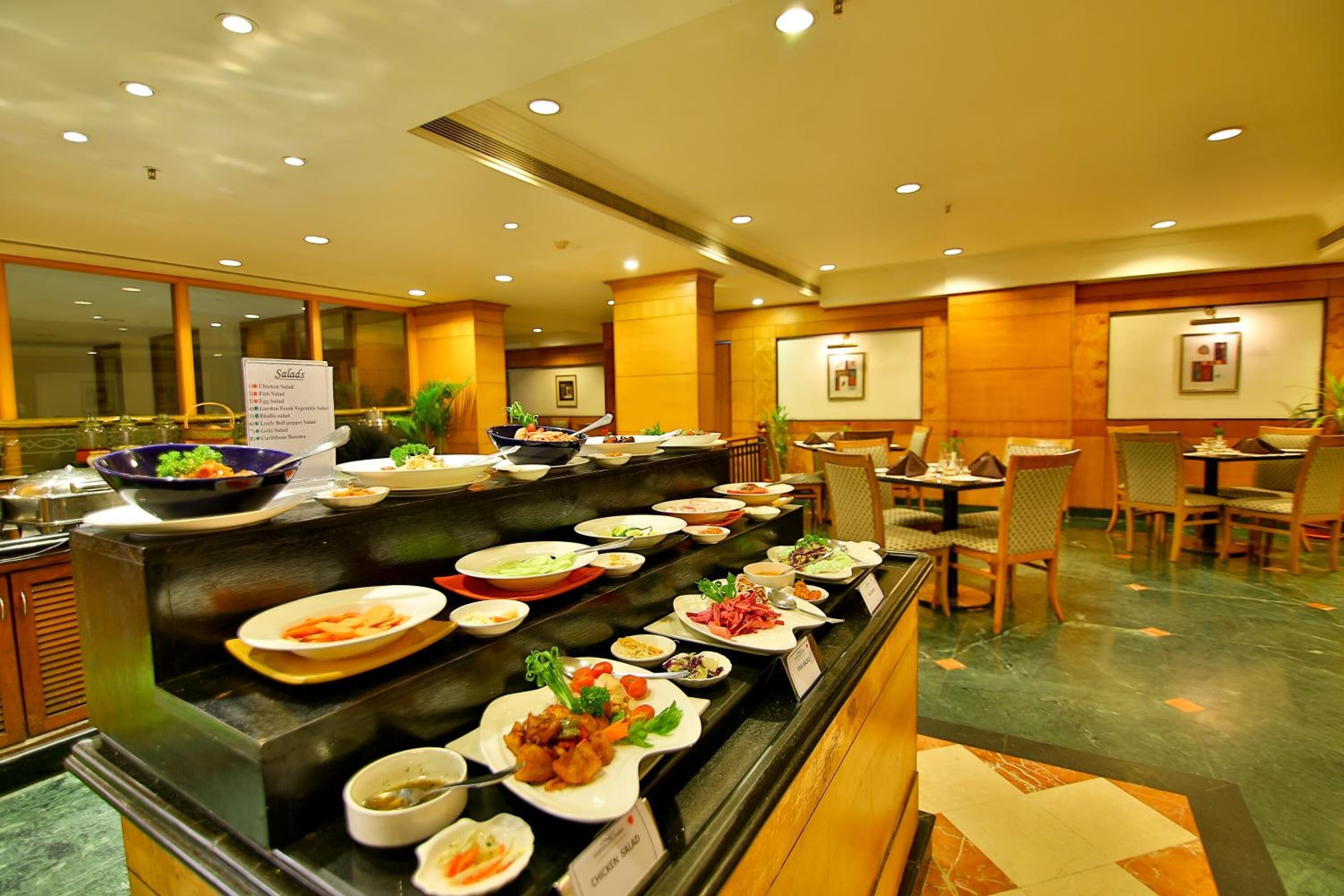 2 restaurants, breakfast, lunch, dinner served; seafood