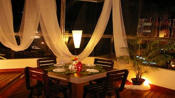 2 restaurants, spécialités Cuisine à base de fruits de mer