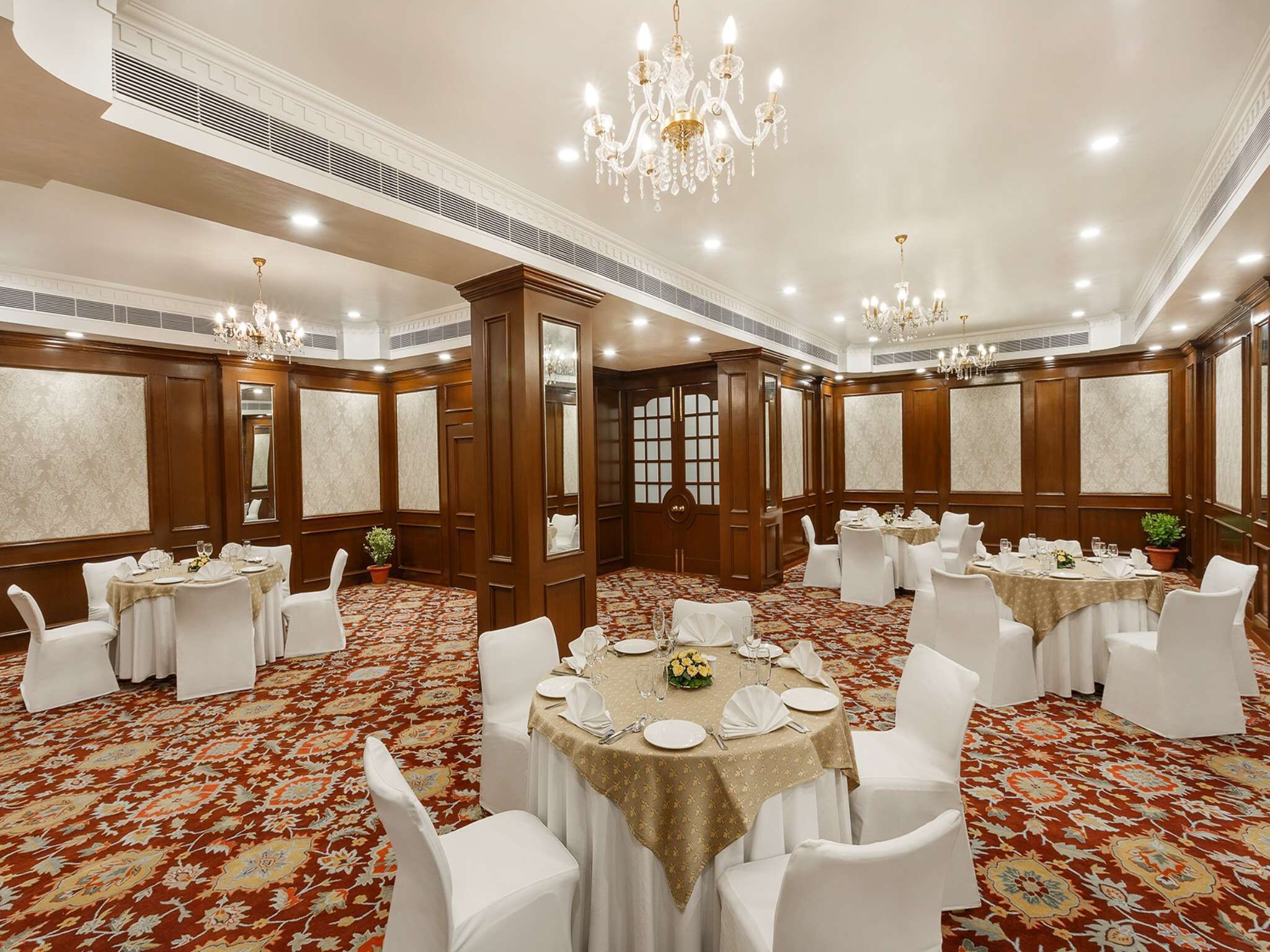 Photo - La Place Sarovar Portico, Lucknow