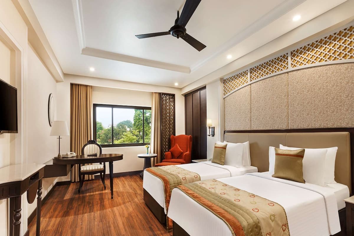 Zimmersafe, Bügeleisen/Bügelbrett, kostenloses WLAN, Bettwäsche