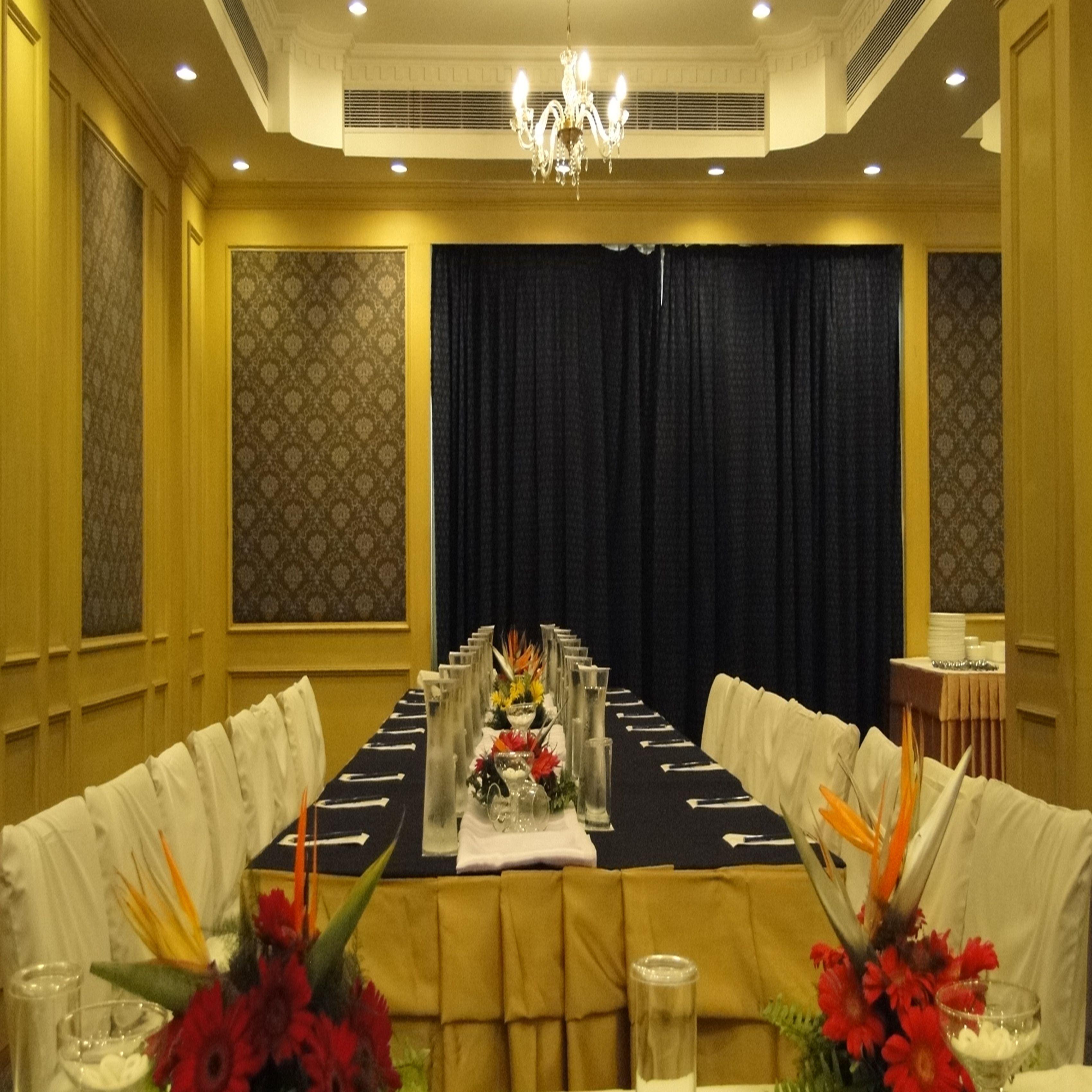 Photo - La Place Sarovar Portico, Lucknow